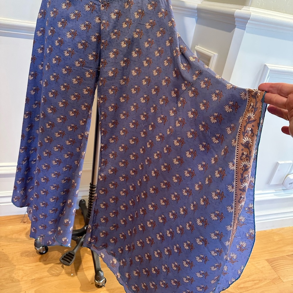 Woman’s Pants - Picture 5 of 7